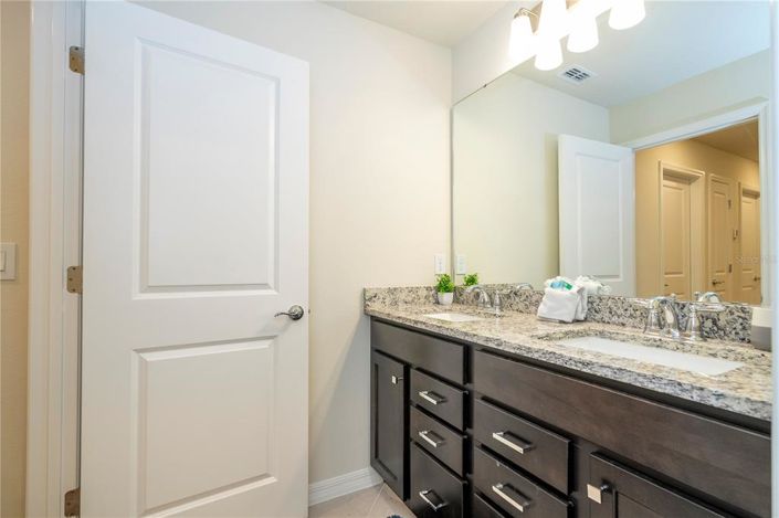 Image No.61-5 Bed Townhouse for sale