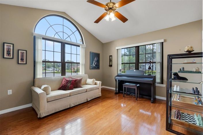 Image No.10-4 Bed Property for sale