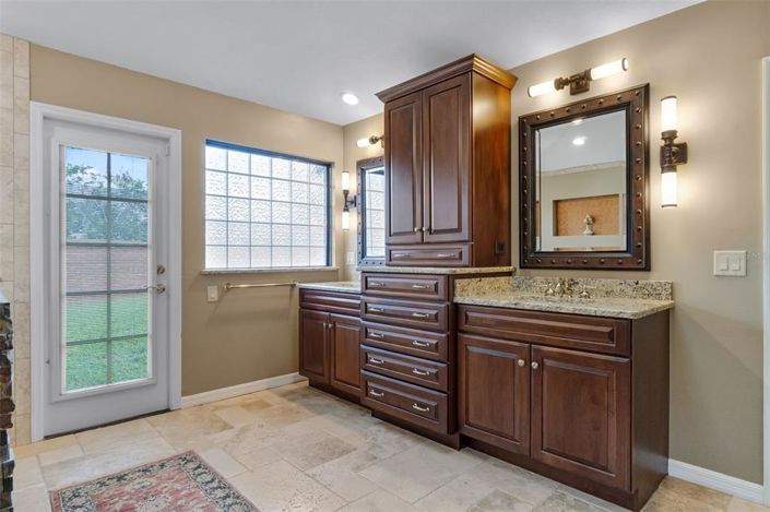 Image No.22-4 Bed Property for sale