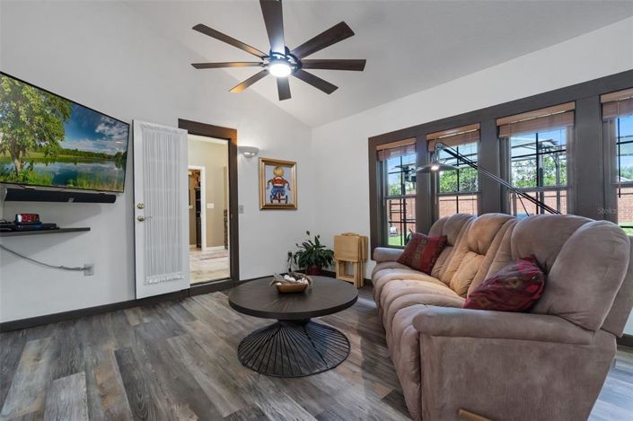 Image No.33-4 Bed Property for sale