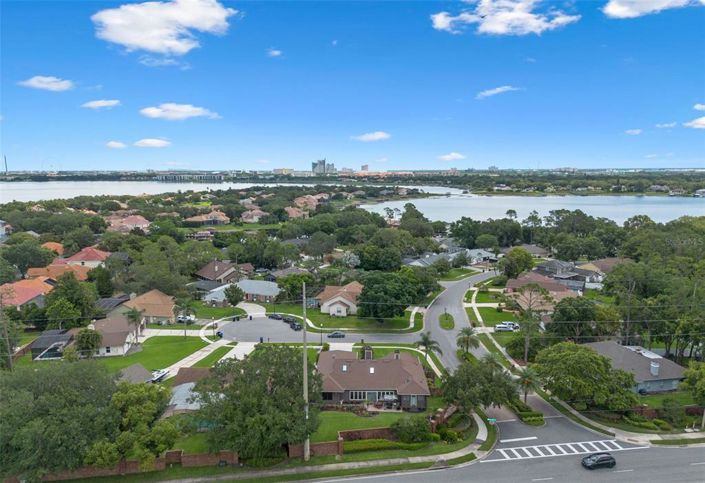 Image No.56-4 Bed Property for sale