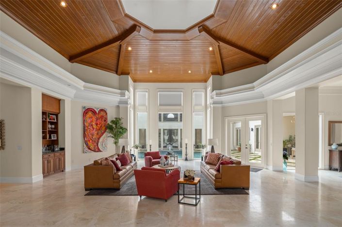 Image No.2-4 Bed Property for sale