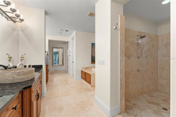 Image No.33-4 Bed Property for sale