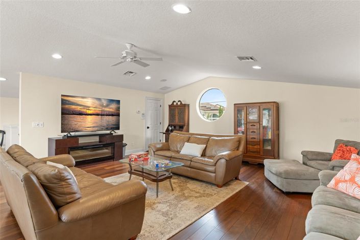 Image No.59-4 Bed Property for sale