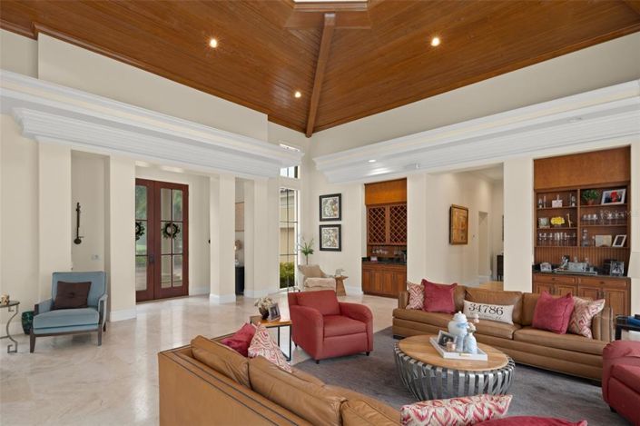 Image No.68-4 Bed Property for sale