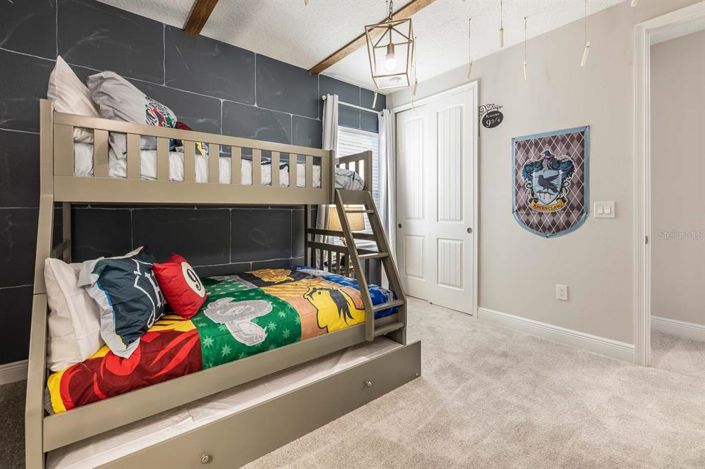 Image No.22-6 Bed Property for sale