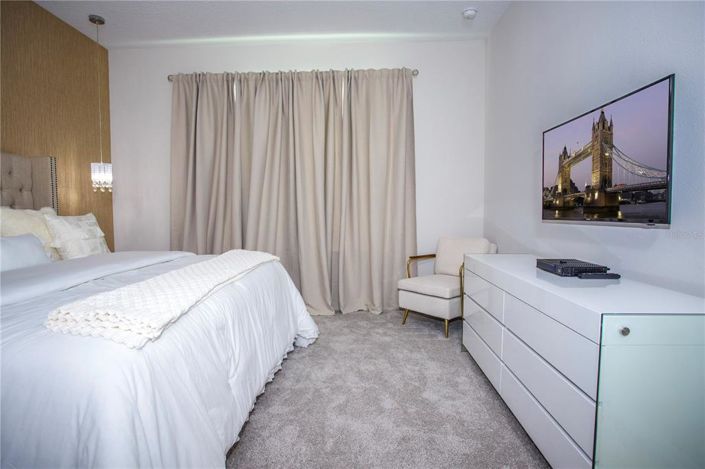 Image No.6-9 Bed Property for sale