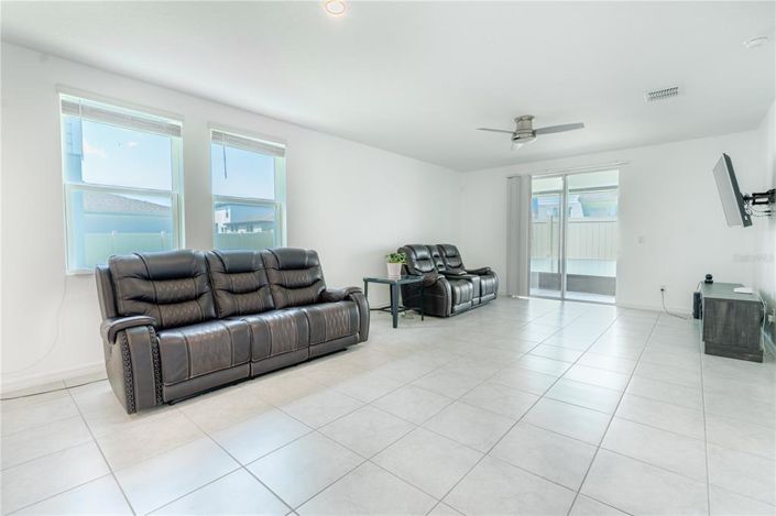 Image No.4-4 Bed Property for sale