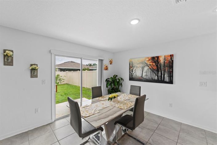 Image No.5-Propriété de 4 chambres à vendre à Kissimmee