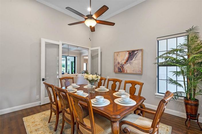 Image No.10-5 Bed Property for sale