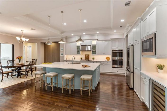 Image No.12-5 Bed Property for sale