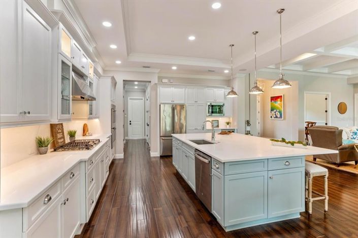 Image No.13-5 Bed Property for sale