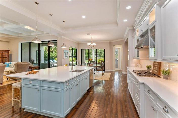 Image No.14-5 Bed Property for sale