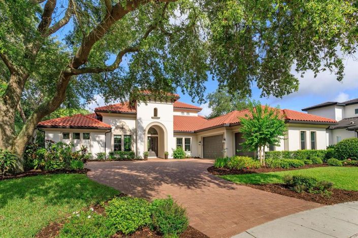 Image No.2-5 Bed Property for sale