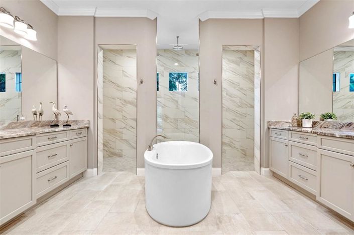 Image No.24-5 Bed Property for sale