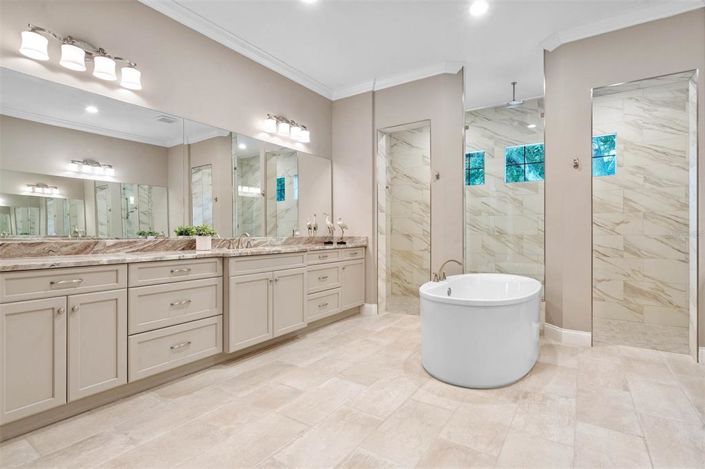 Image No.25-5 Bed Property for sale