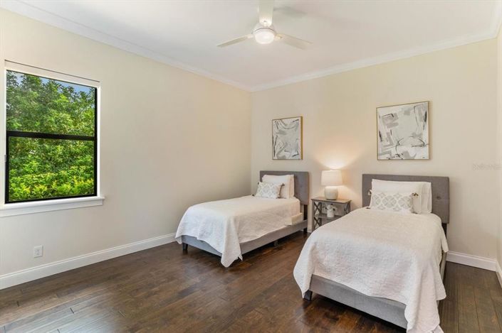 Image No.37-5 Bed Property for sale