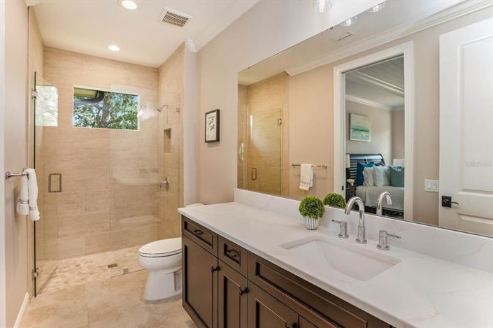 Image No.40-5 Bed Property for sale