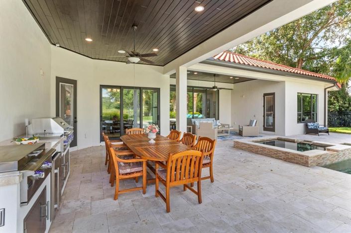 Image No.50-5 Bed Property for sale