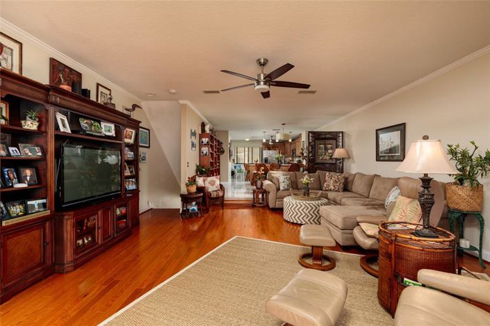 Image No.10-2 Bed Property for sale