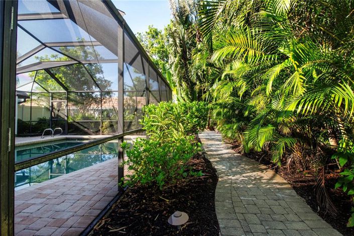 Image No.27-4 Bed Property for sale