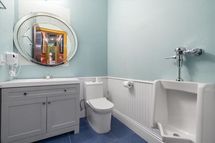 Image No.14-20 Bed Property for sale