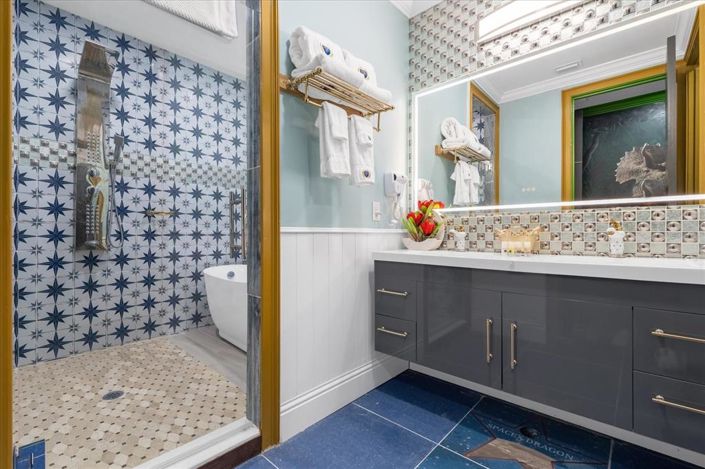 Image No.54-20 Bed Property for sale