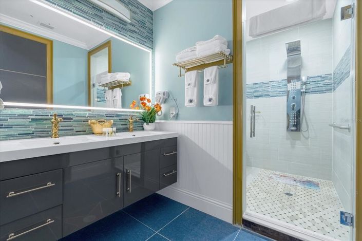 Image No.55-20 Bed Property for sale