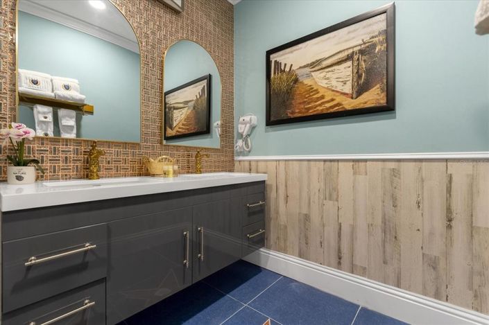 Image No.68-20 Bed Property for sale