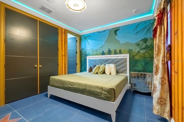 Image No.74-20 Bed Property for sale