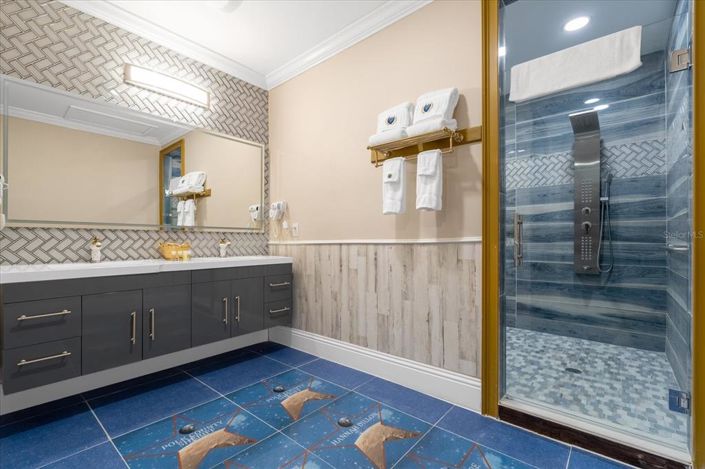 Image No.75-20 Bed Property for sale