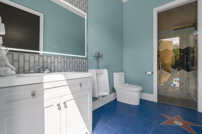 Image No.77-20 Bed Property for sale