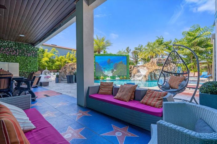 Image No.79-20 Bed Property for sale