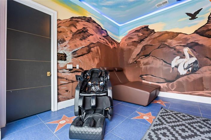 Image No.81-20 Bed Property for sale