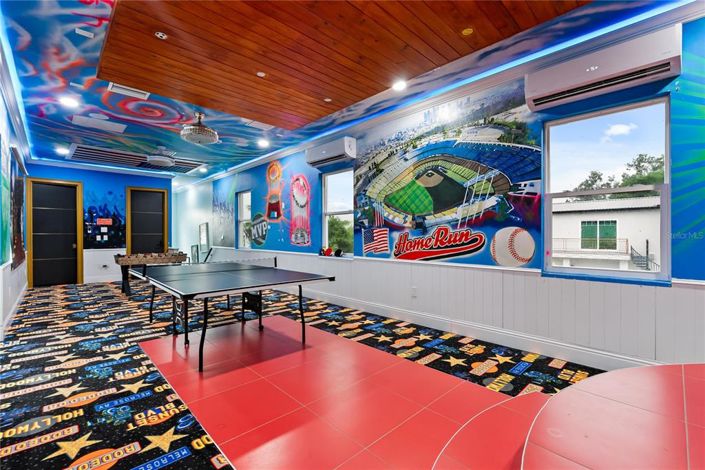 Image No.82-20 Bed Property for sale