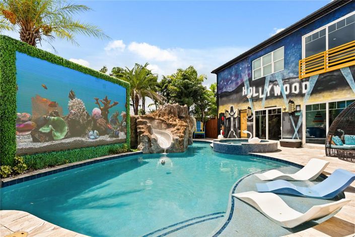 Image No.86-20 Bed Property for sale