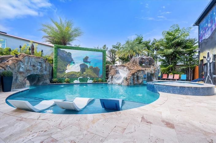 Image No.87-20 Bed Property for sale