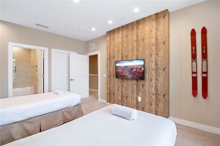 Image No.17-4 Bed Townhouse for sale