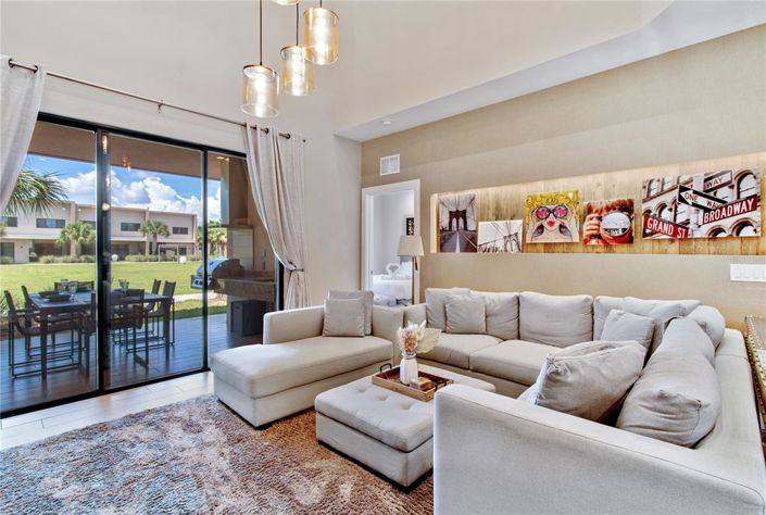 Image No.3-4 Bed Townhouse for sale