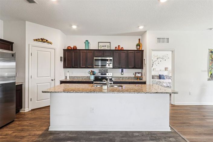 Image No.12-4 Bed Property for sale