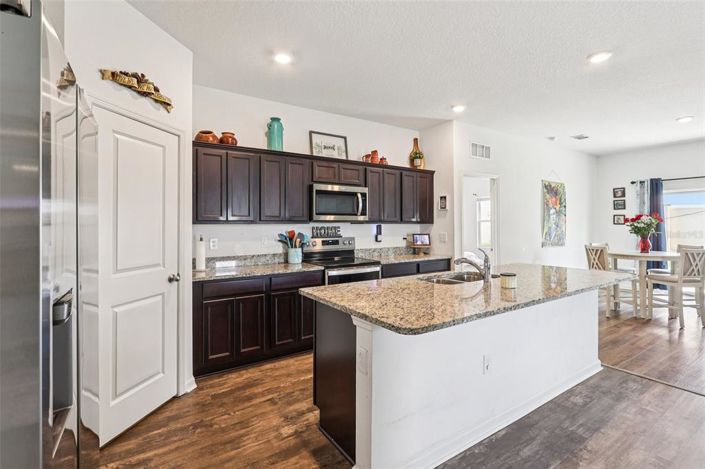 Image No.15-4 Bed Property for sale