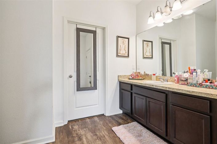 Image No.20-4 Bed Property for sale