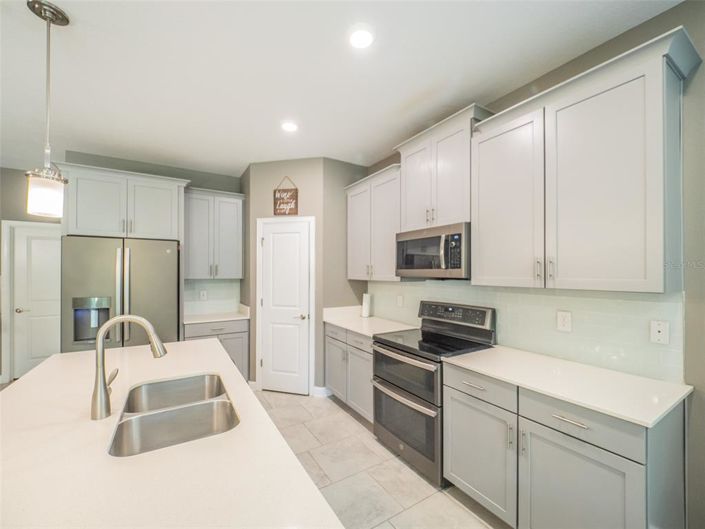 Image No.17-5 Bed Property for sale