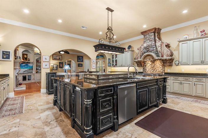 Image No.15-5 Bed Property for sale