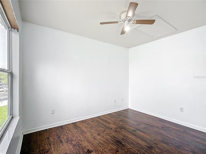 Image No.17-4 Bed Townhouse for sale