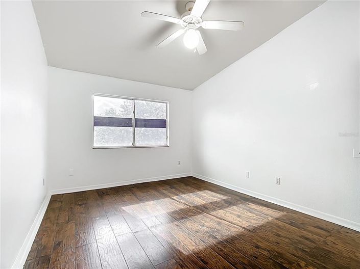 Image No.26-4 Bed Townhouse for sale