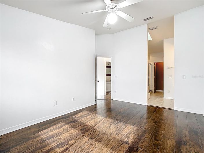 Image No.27-4 Bed Townhouse for sale