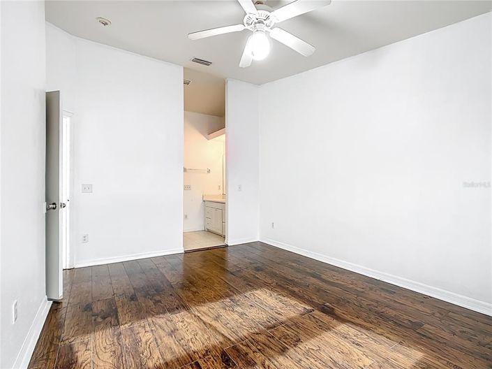 Image No.28-4 Bed Townhouse for sale