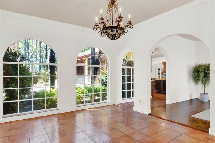 Image No.11-4 Bed Property for sale