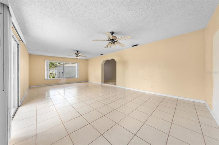 Image No.41-3 Bed Property for sale